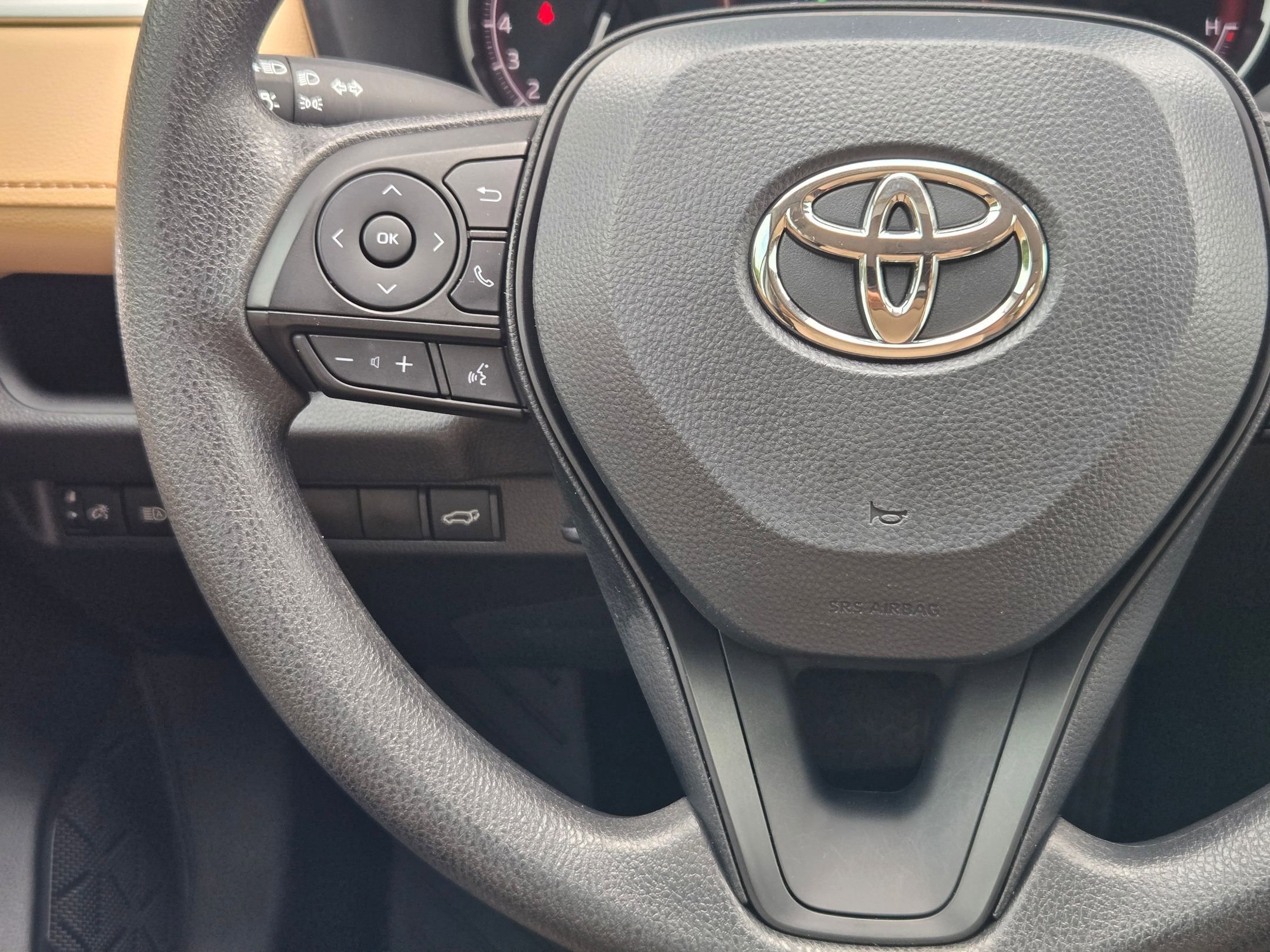 Used 2025 Toyota RAV4 XLE w/ Convenience Package FWD image 21