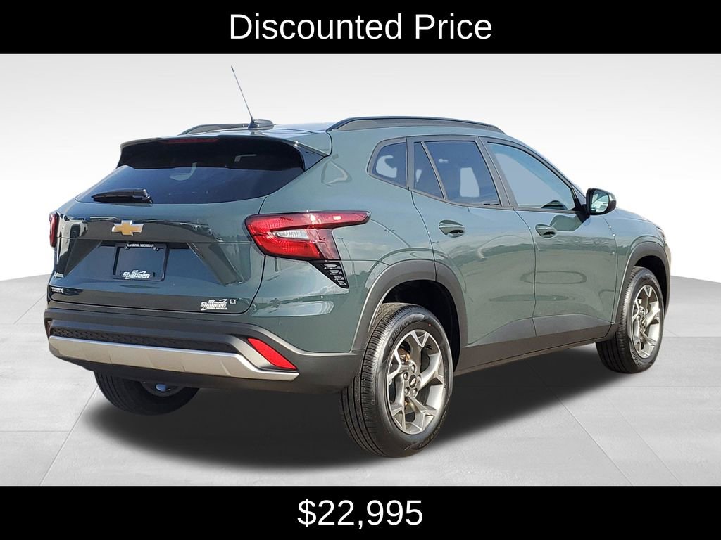 Used 2025 Chevrolet Trax LT w/ LT Convenience Package image 3