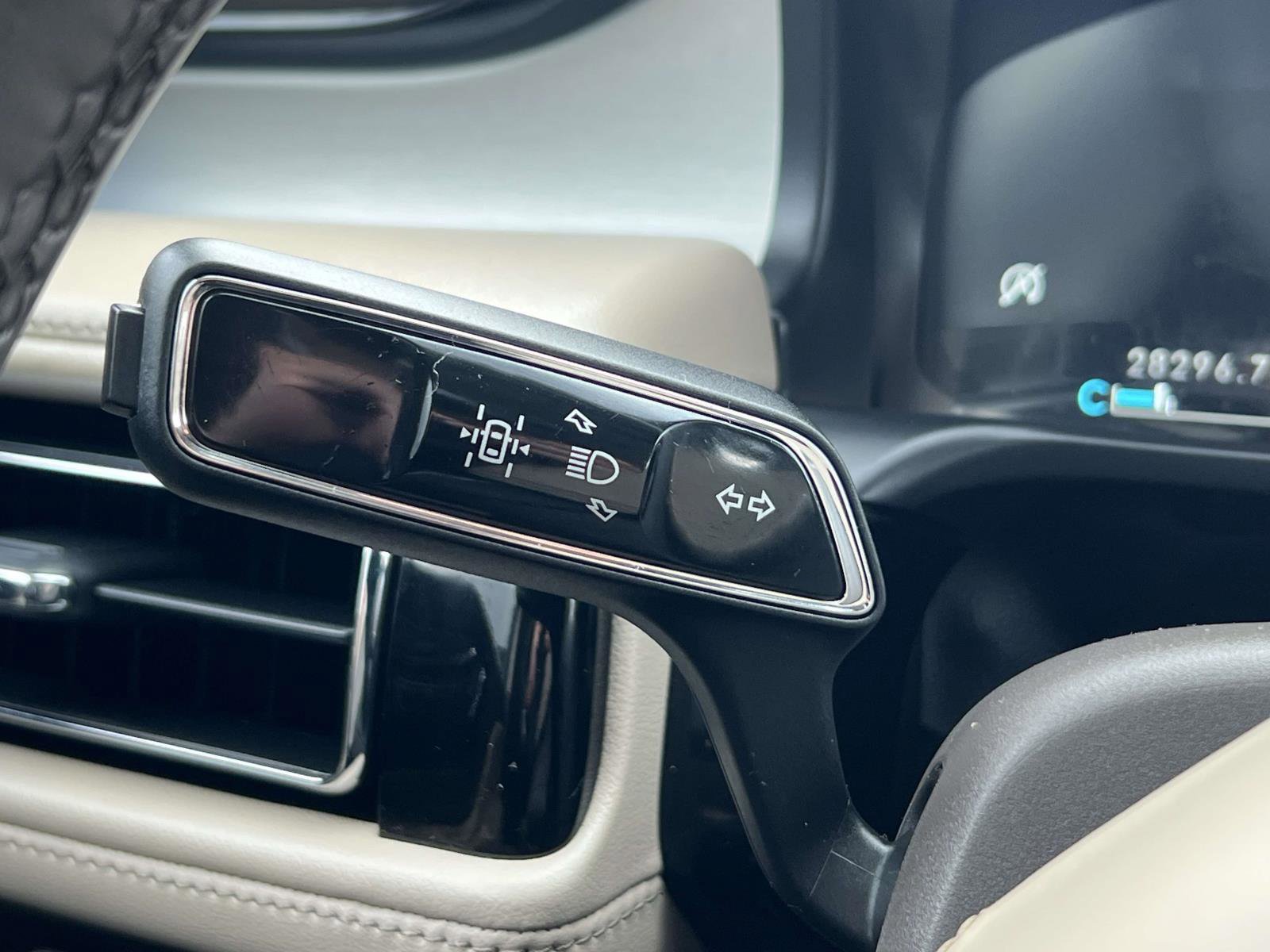 Used 2022 Lincoln Aviator Standard w/ Premium Package image 24