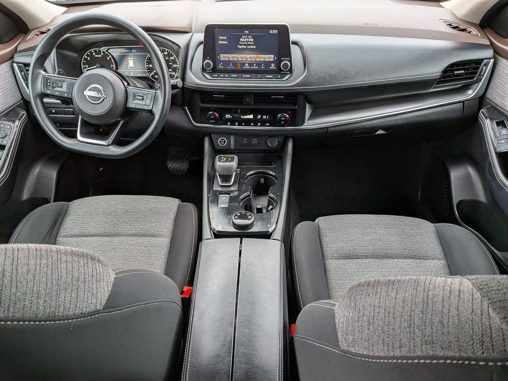 Used 2023 Nissan Rogue SV image 17