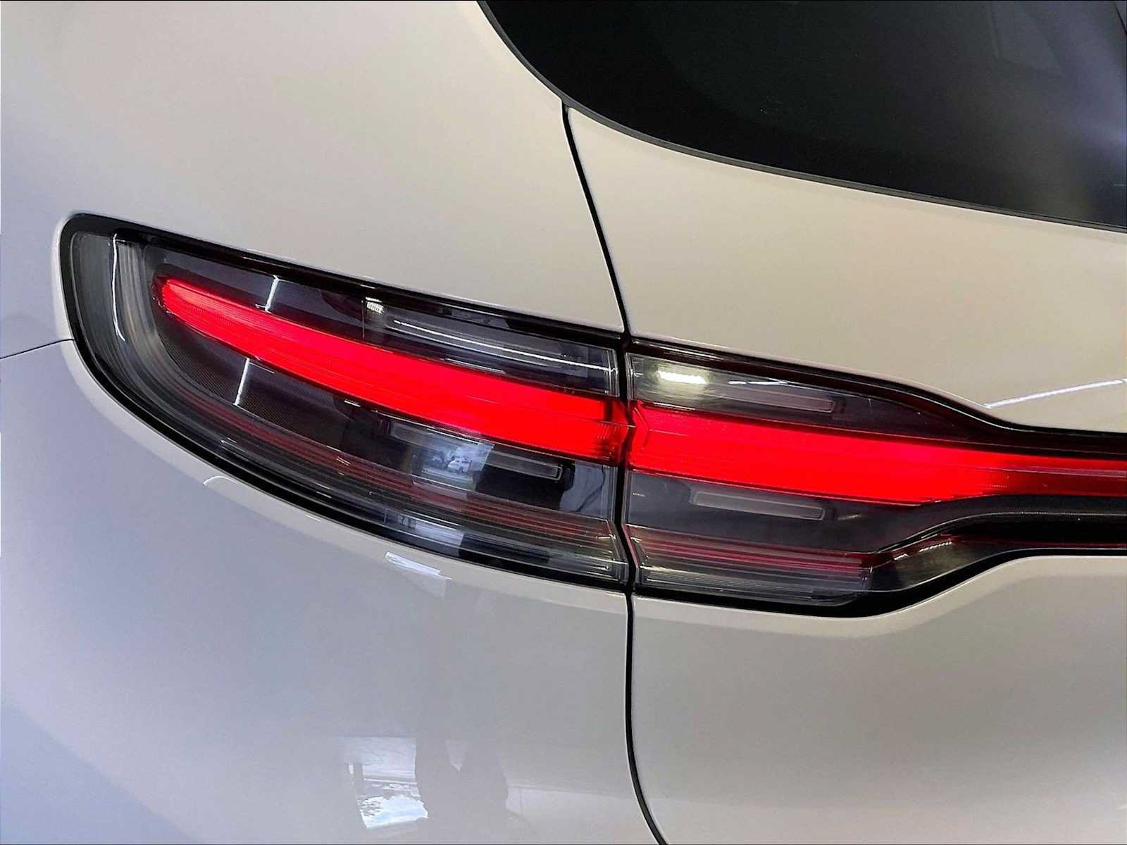 Certified 2023 Porsche Macan S AWD/4WD image 30