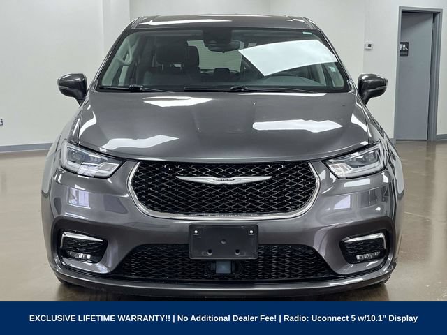 Used 2023 Chrysler Pacifica Touring-L FWD image 2