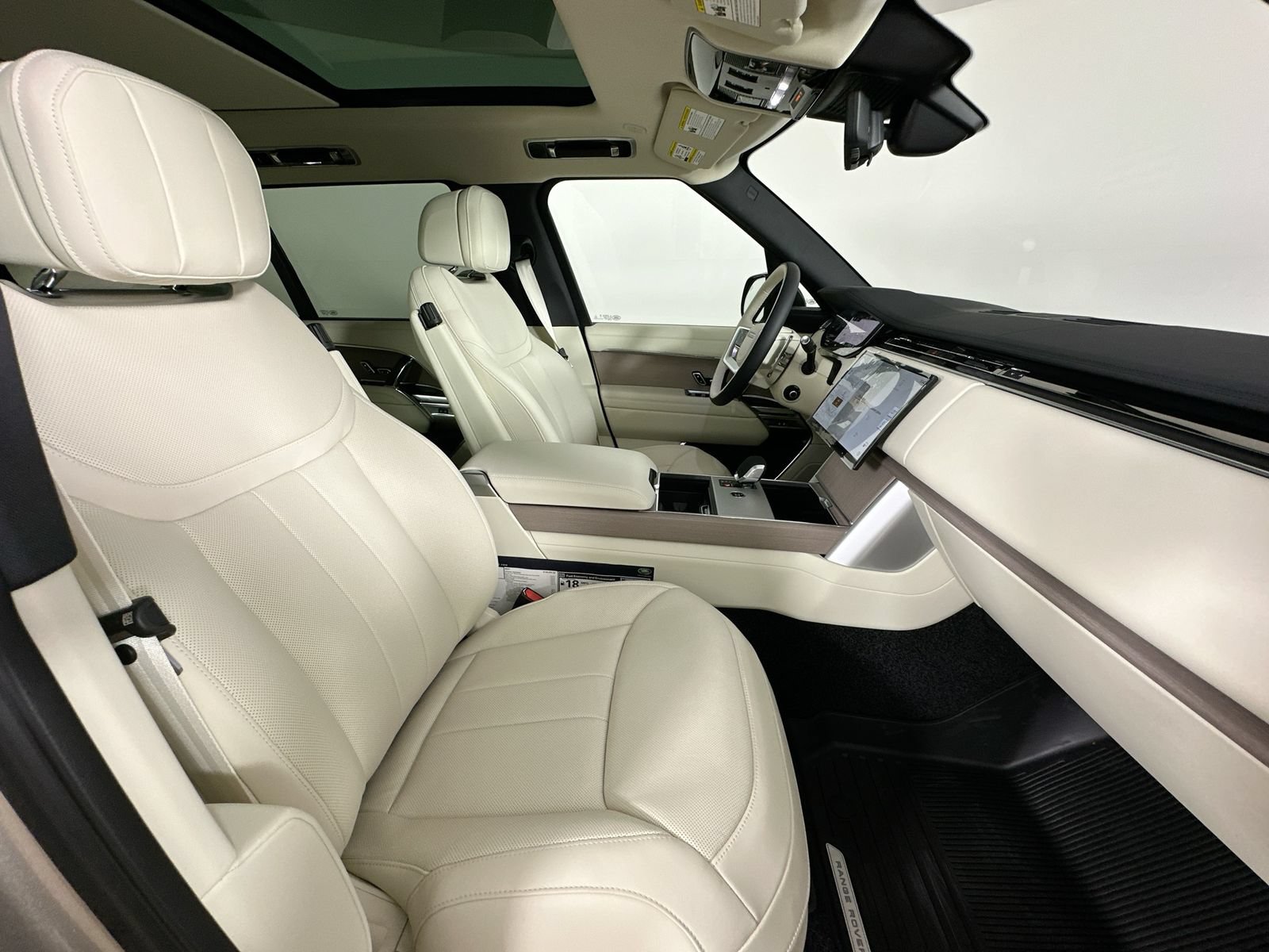 New 2026 Land Rover Range Rover Long Wheelbase SE AWD/4WD image 43