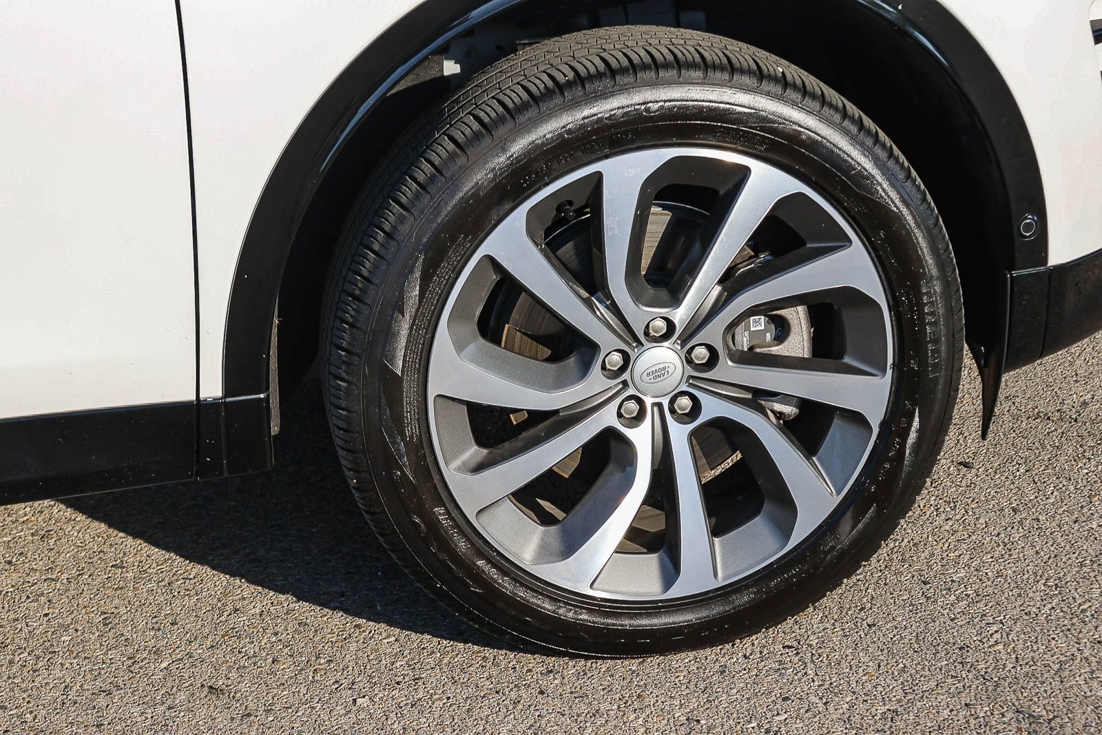 Certified 2024 Land Rover Discovery Sport Dynamic SE AWD/4WD image 9