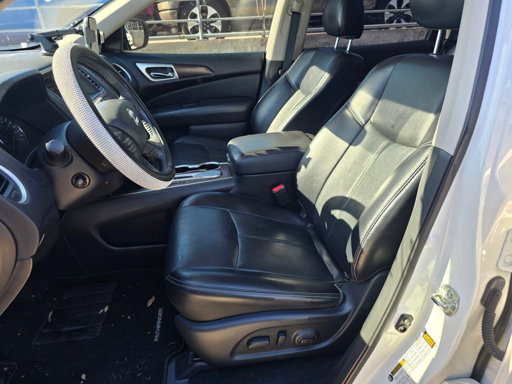 Used 2020 Nissan Pathfinder Platinum image 10