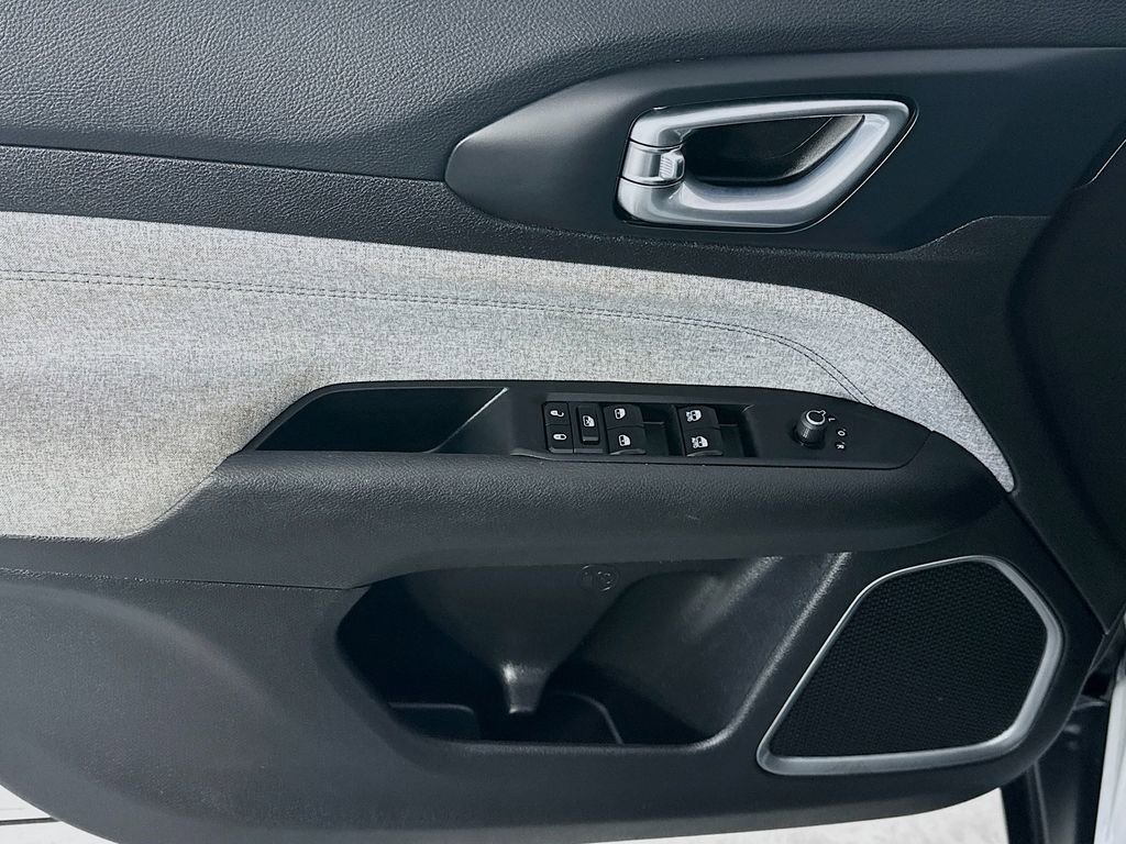 Used 2024 Jeep Compass Latitude image 24