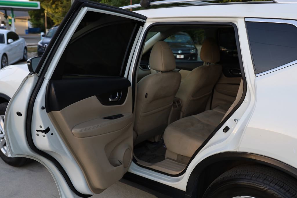 Used 2014 Nissan Rogue SV image 16