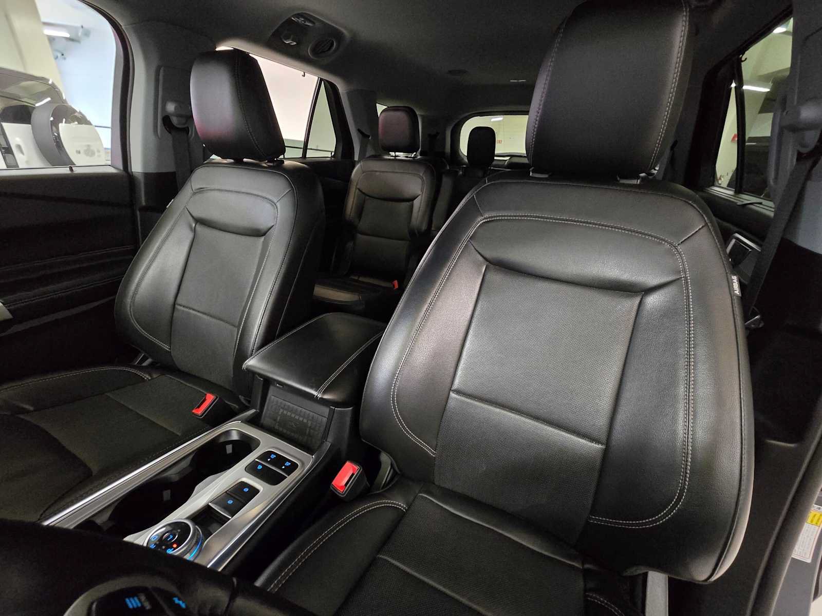Used 2022 Ford Explorer Limited w/ Hybrid Equipment Group 310A RWD image 21