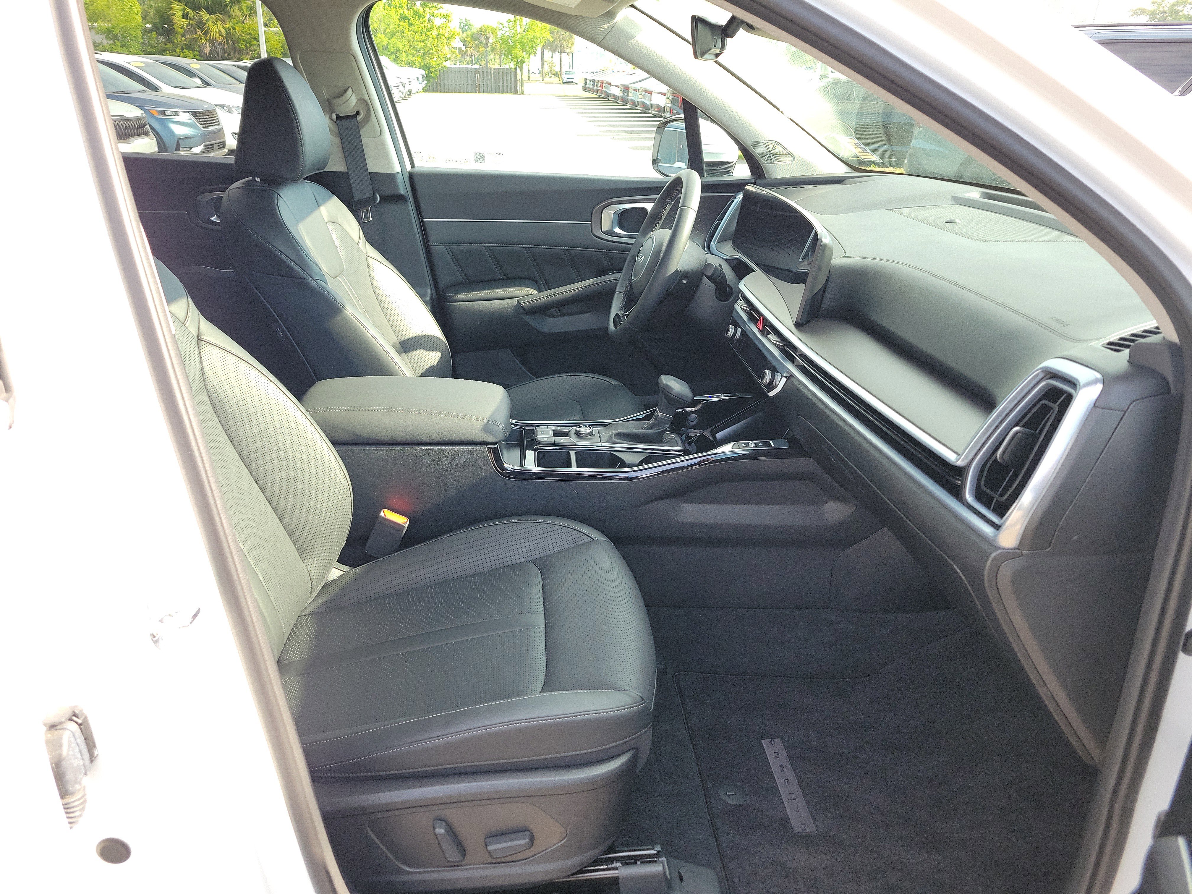 Used 2025 Kia Sorento SX image 7