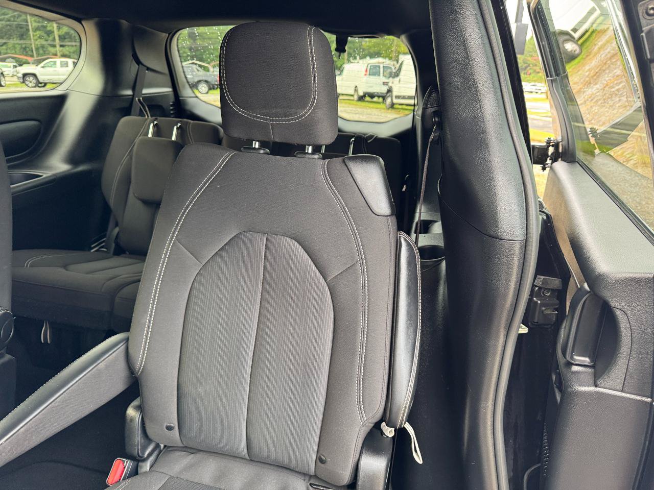 Used 2023 Chrysler Pacifica Touring FWD image 15