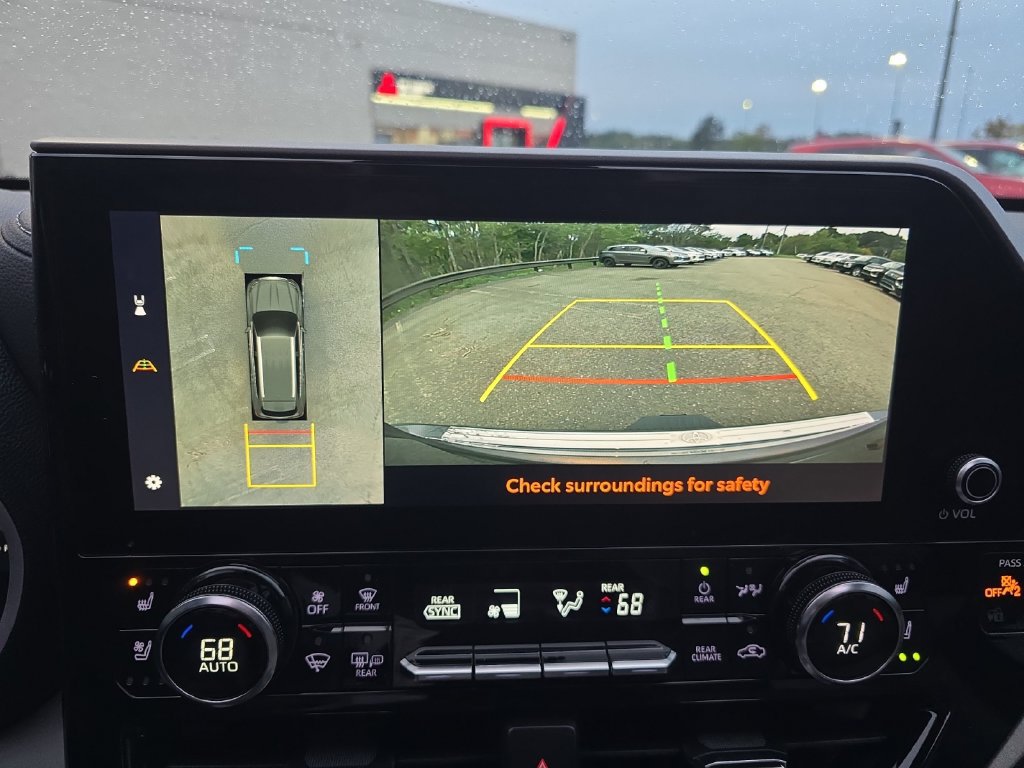 Used 2023 Toyota Highlander Limited AWD/4WD image 18