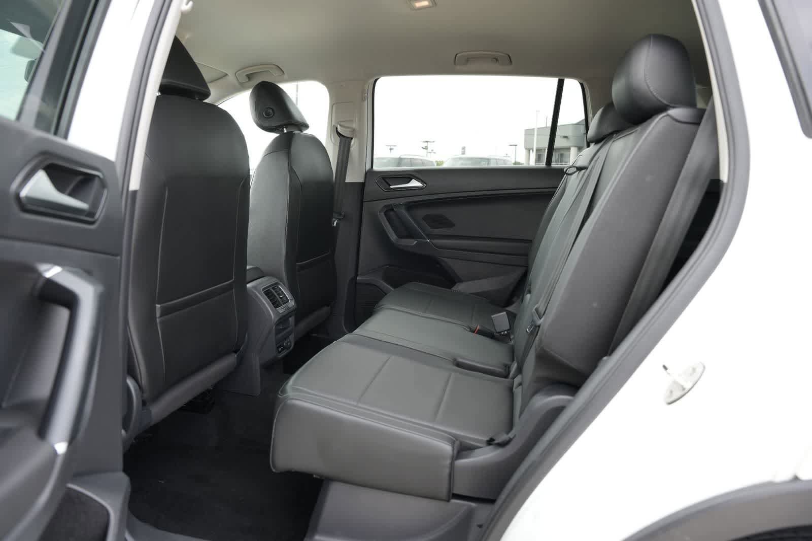 Used 2018 Volkswagen Tiguan SE w/ 3rd Row Seat Package AWD/4WD image 19