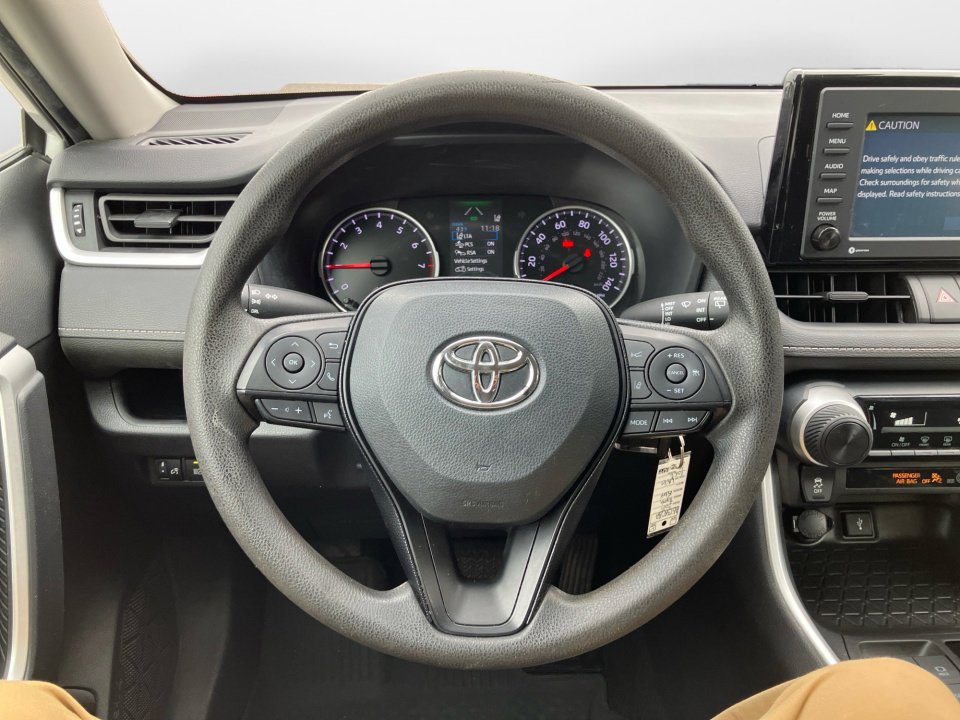Used 2021 Toyota RAV4 LE image 12