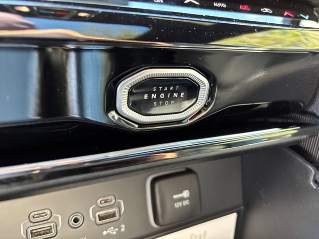 New 2026 Jeep Grand Cherokee L Limited w/ Limited Altitude Package AWD/4WD image 18