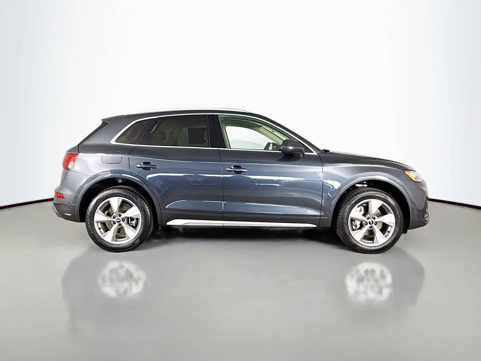 Used 2023 Audi Q5 2.0T Premium w/ Convenience Package image 8