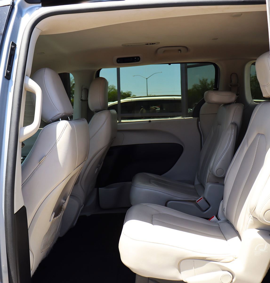 Used 2021 Chrysler Voyager Lxi FWD image 34