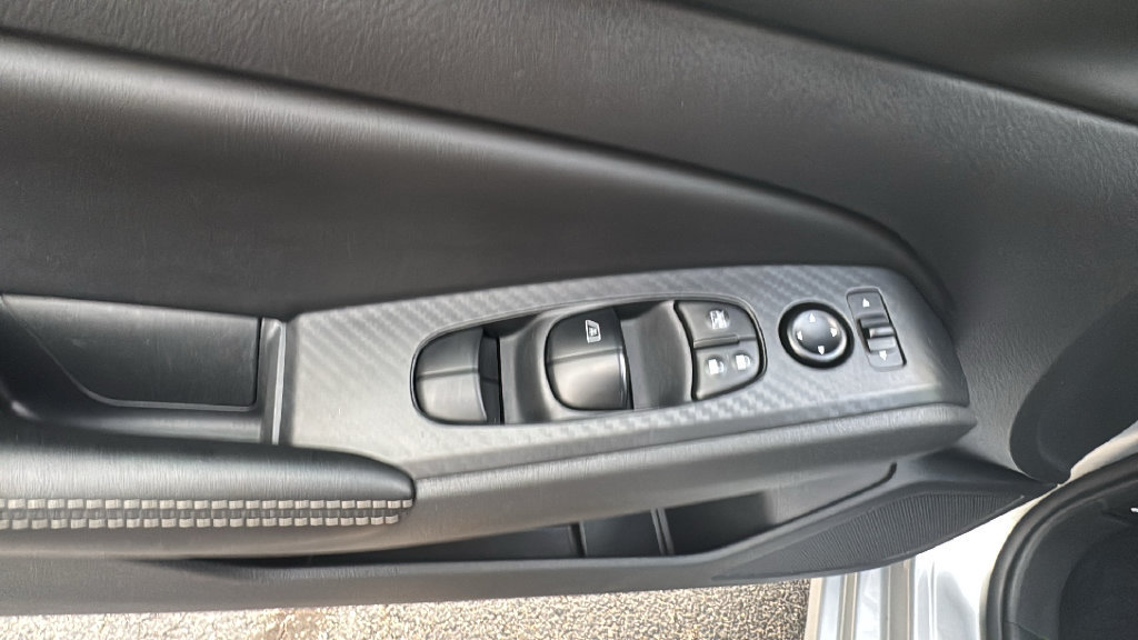 Used 2025 Nissan Altima 2.5 SV FWD image 12