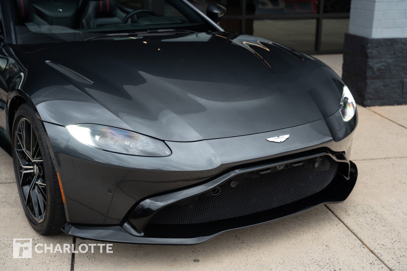 Used 2021 Aston Martin V8 Vantage Roadster image 2