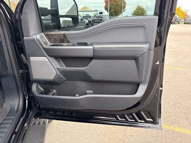 Used 2025 Ford F250 Lariat w/ Tremor Off-Road Package AWD/4WD image 7