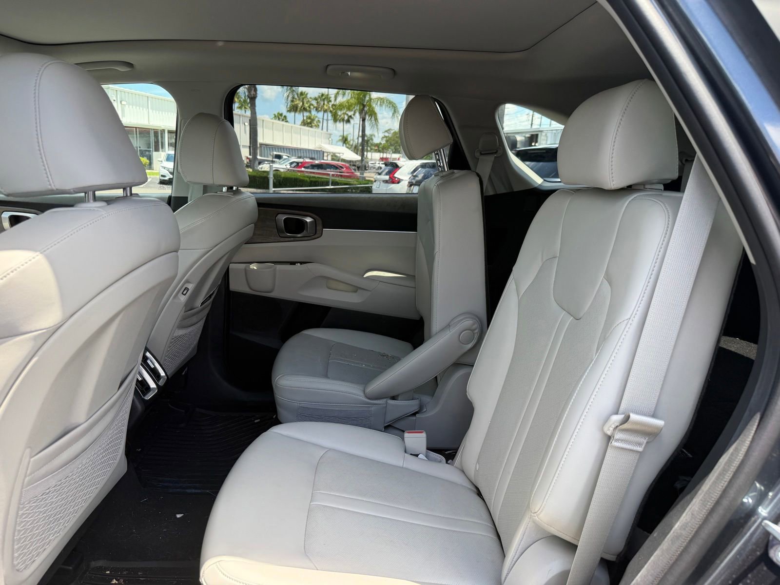 Used 2023 Kia Sorento EX w/ Panoramic Sunroof Package FWD image 9