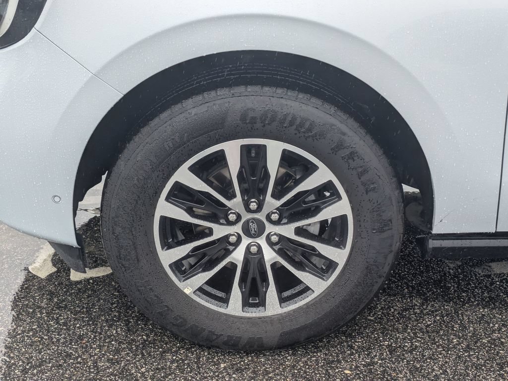 Used 2025 Ford Expedition Platinum AWD/4WD image 8