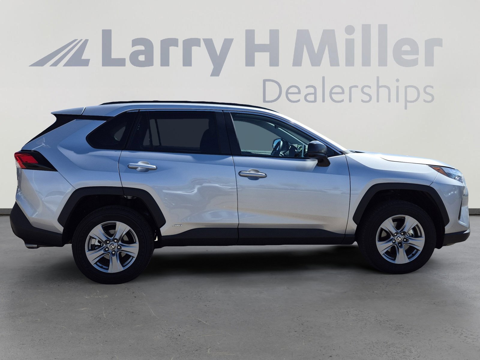 Used 2025 Toyota RAV4 LE image 6