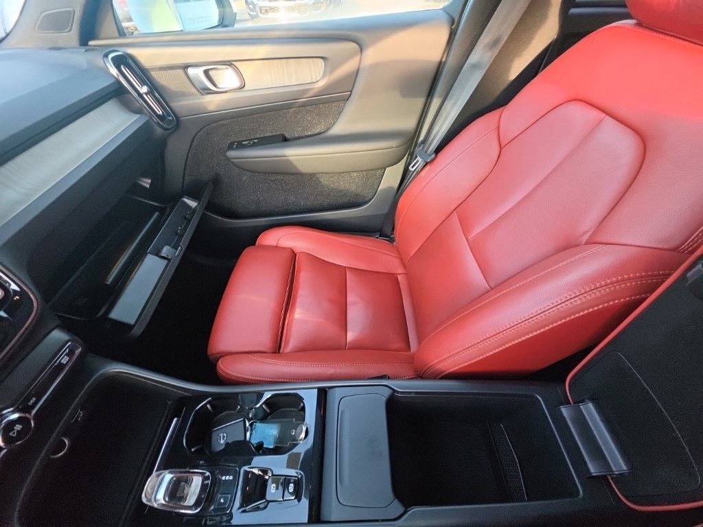 Used 2019 Volvo XC40 T4 Inscription FWD image 25