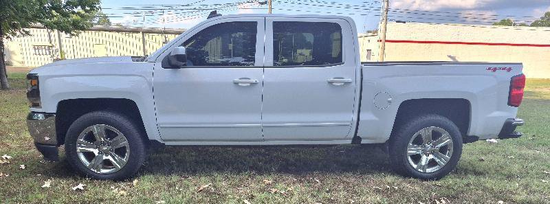 Used 2018 Chevrolet Silverado 1500 LT w/ Texas Edition AWD/4WD image 2
