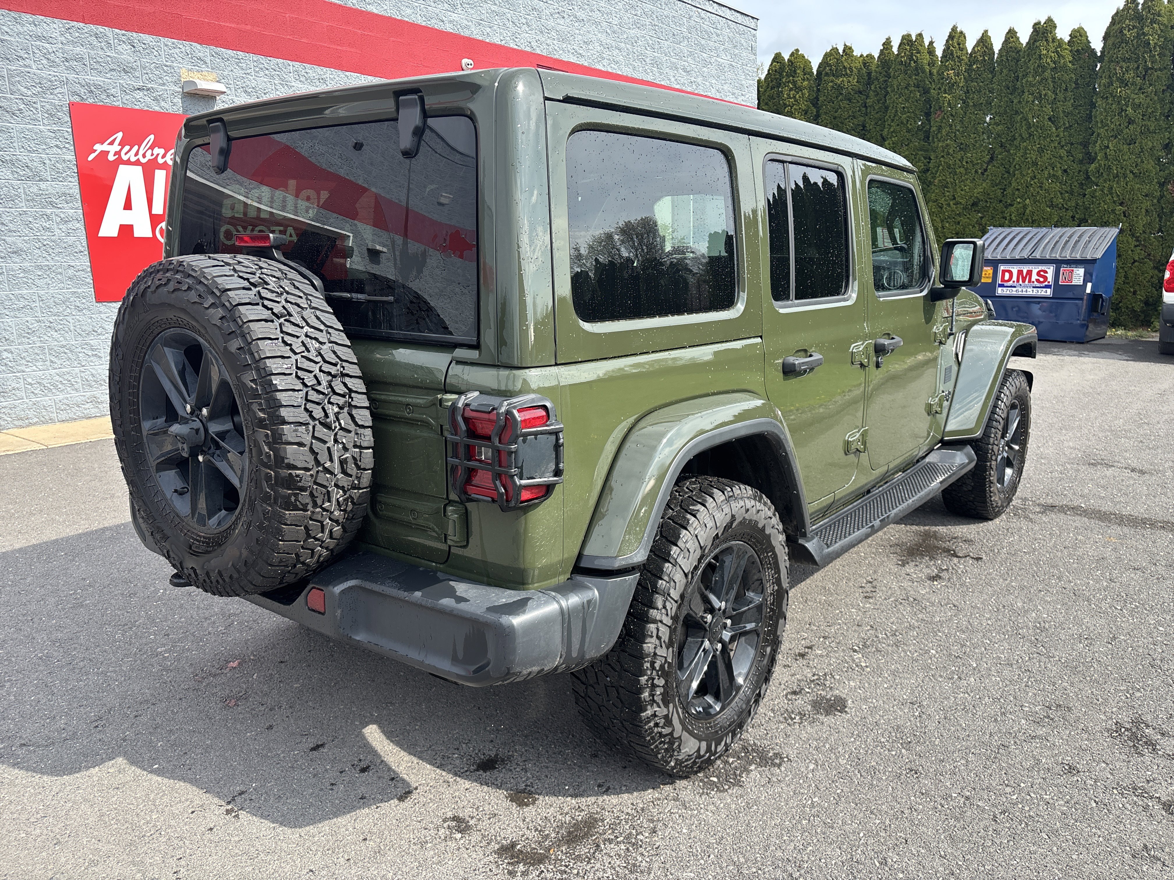Used 2020 Jeep Wrangler Unlimited Sahara image 3