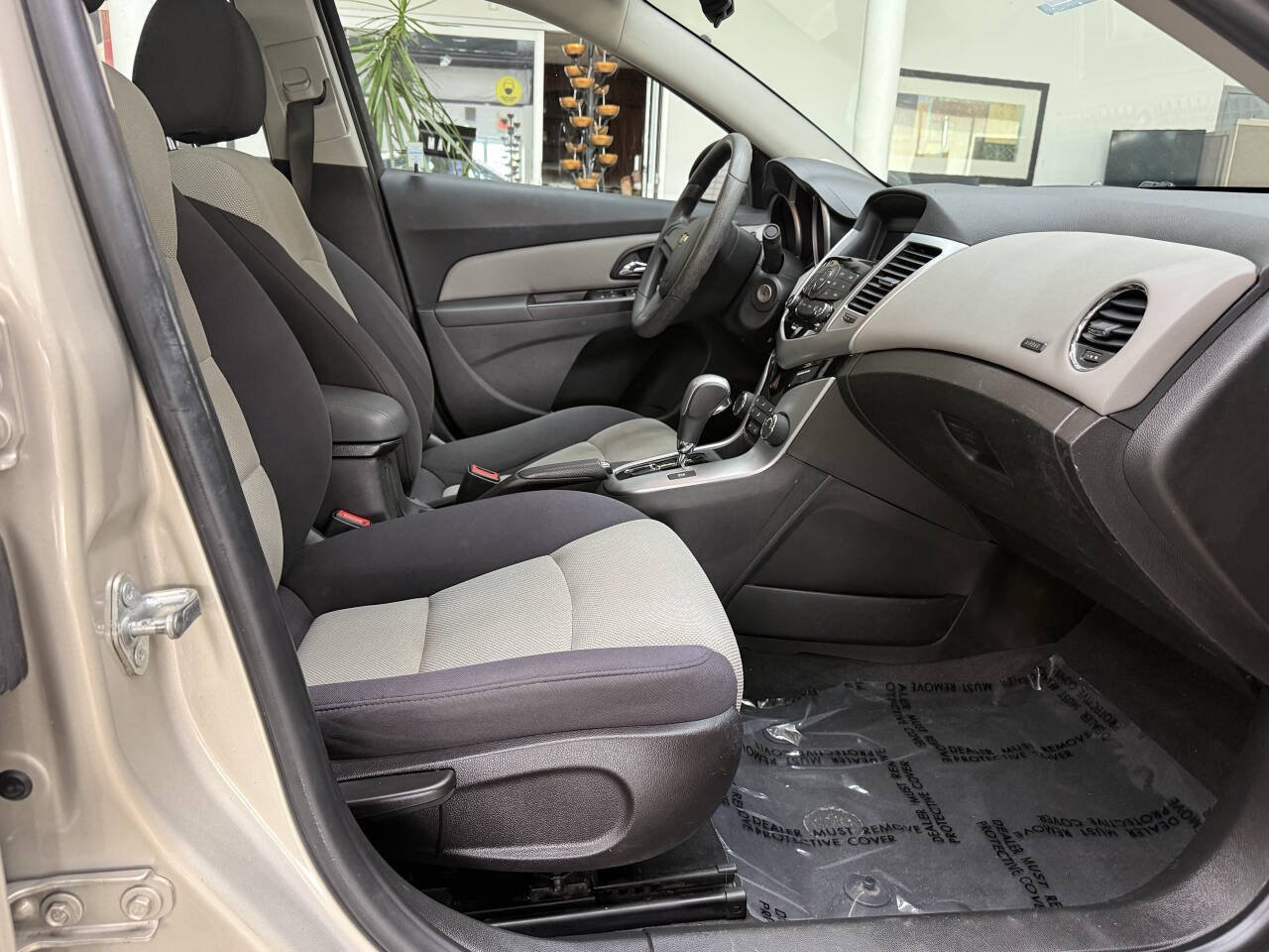 Used 2014 Chevrolet Cruze LS FWD image 17