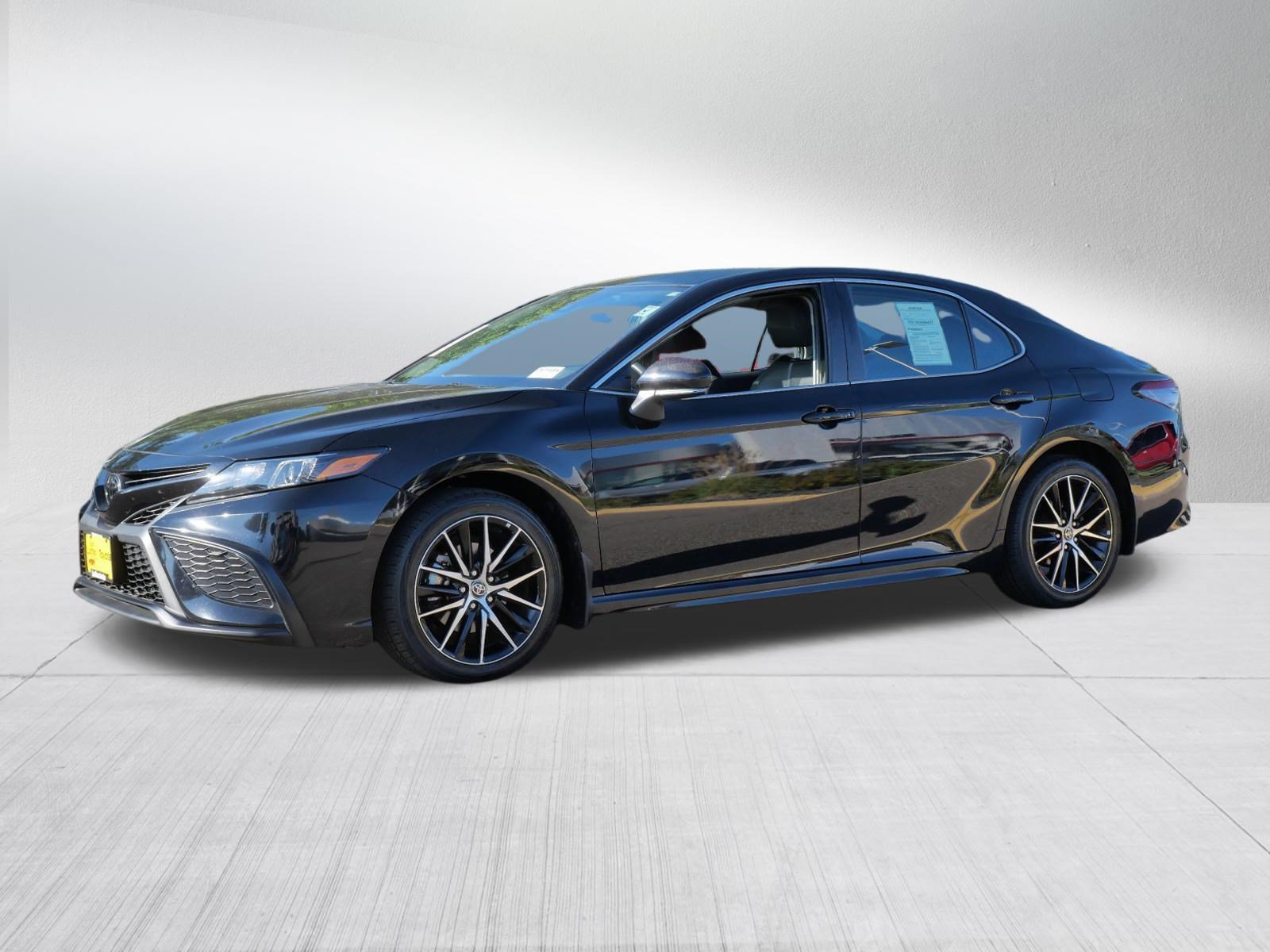 Used 2024 Toyota Camry SE w/ Protection Package (Q2) (TMS) FWD image 3