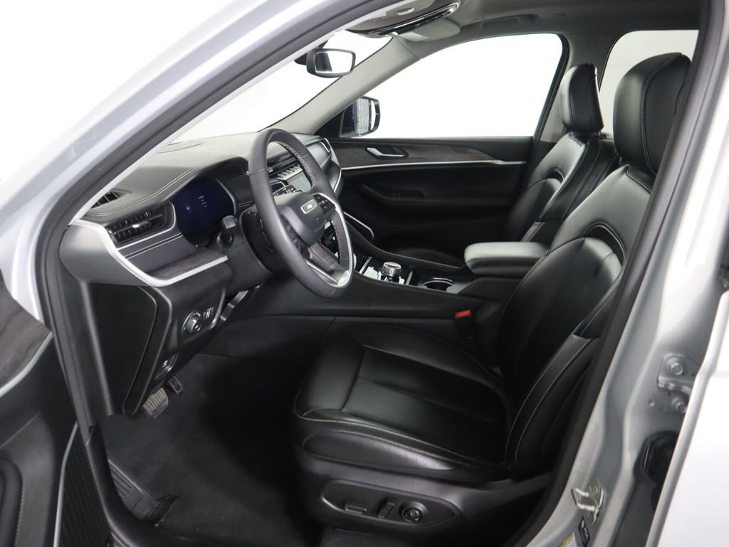 Used 2024 Jeep Grand Cherokee L Limited image 20