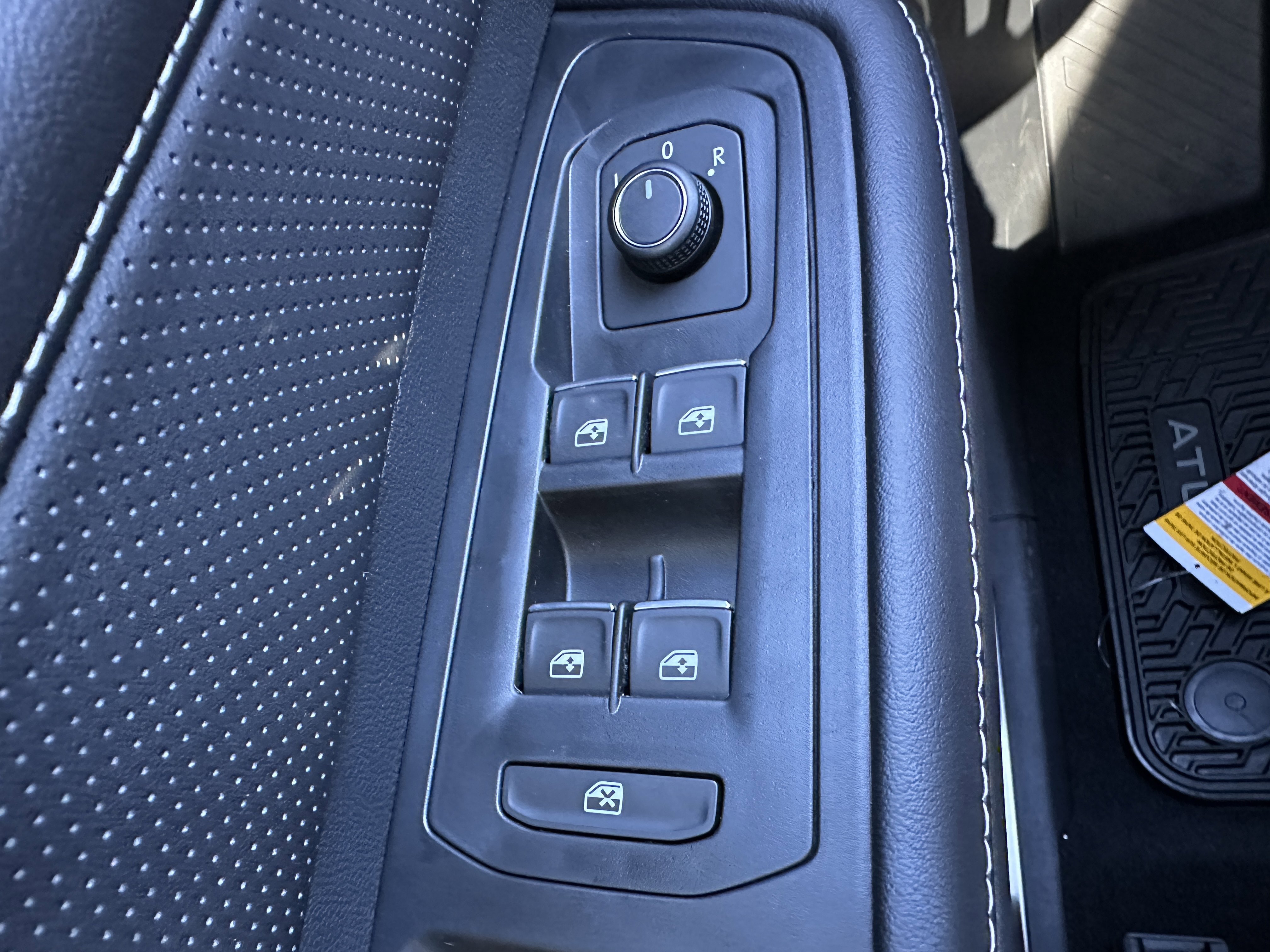 New 2026 Volkswagen Atlas SE image 15