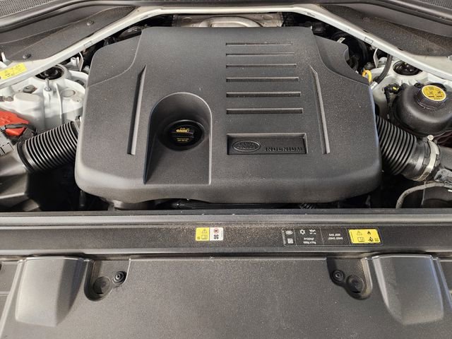 New 2023 Land Rover Range Rover SE image 32