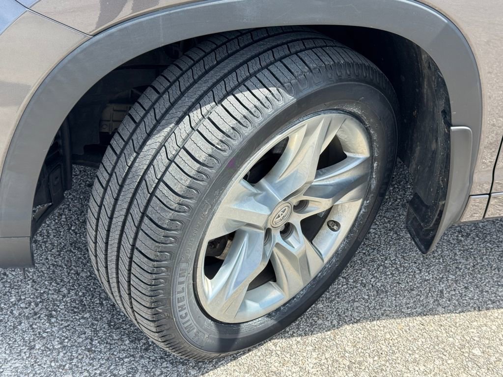 Used 2015 Toyota Highlander Limited image 27
