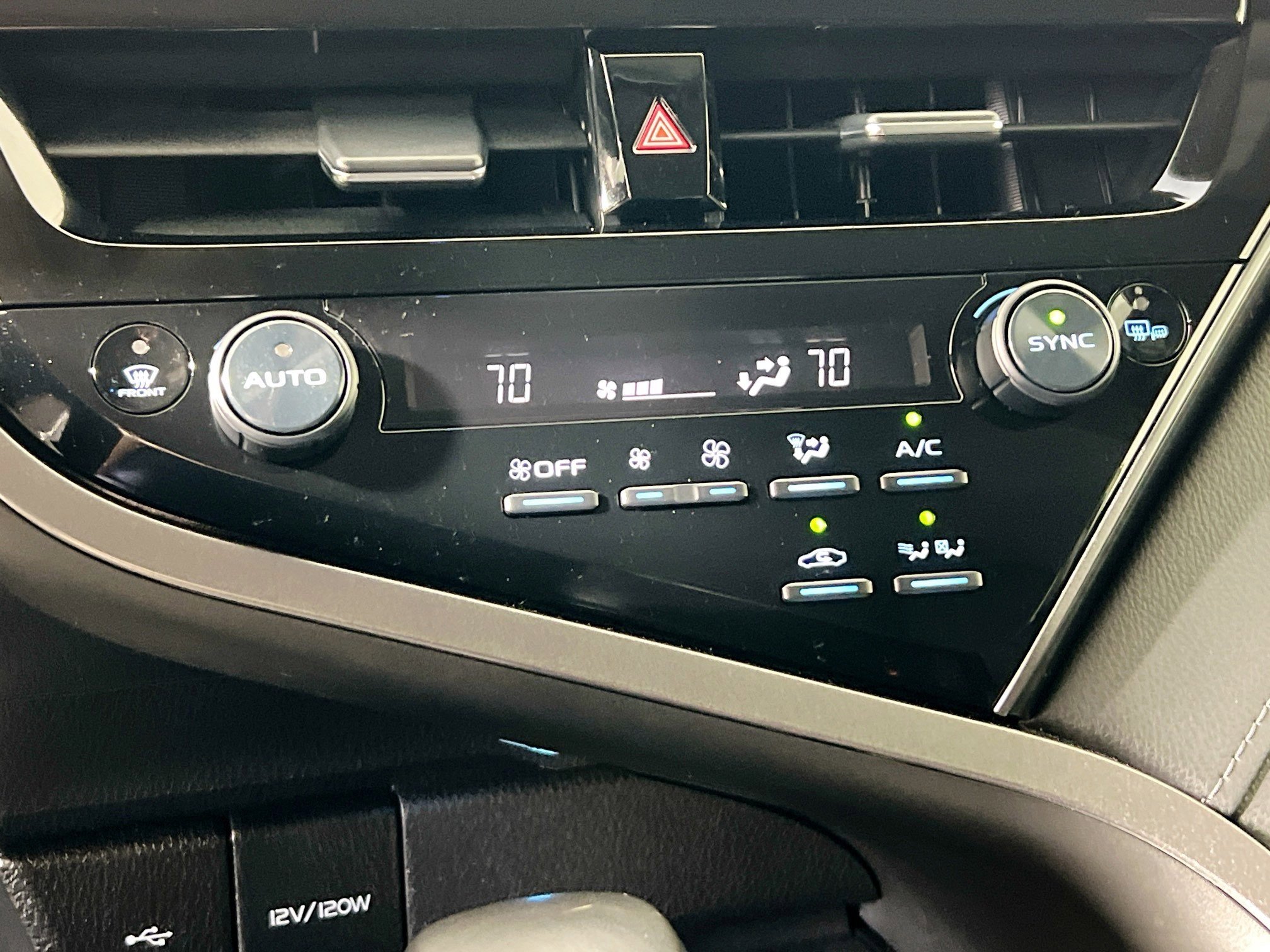 Used 2022 Toyota Camry XLE FWD image 27
