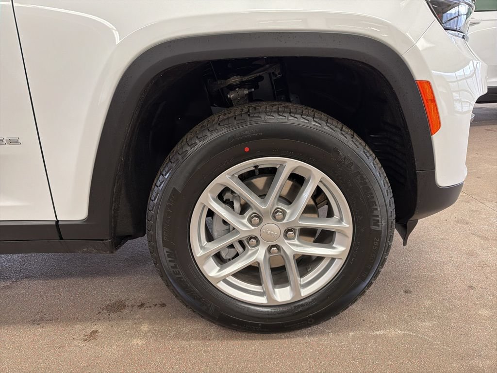 New 2025 Jeep Grand Cherokee Laredo X w/ Luxury Tech Group I AWD/4WD image 30