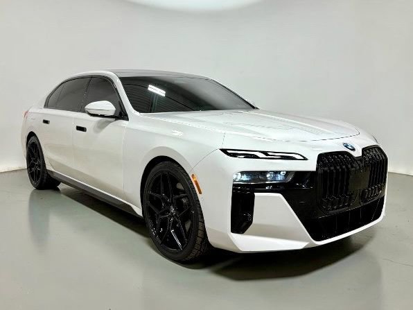 Used 2024 BMW 760i xDrive w/ Premium Package image 15