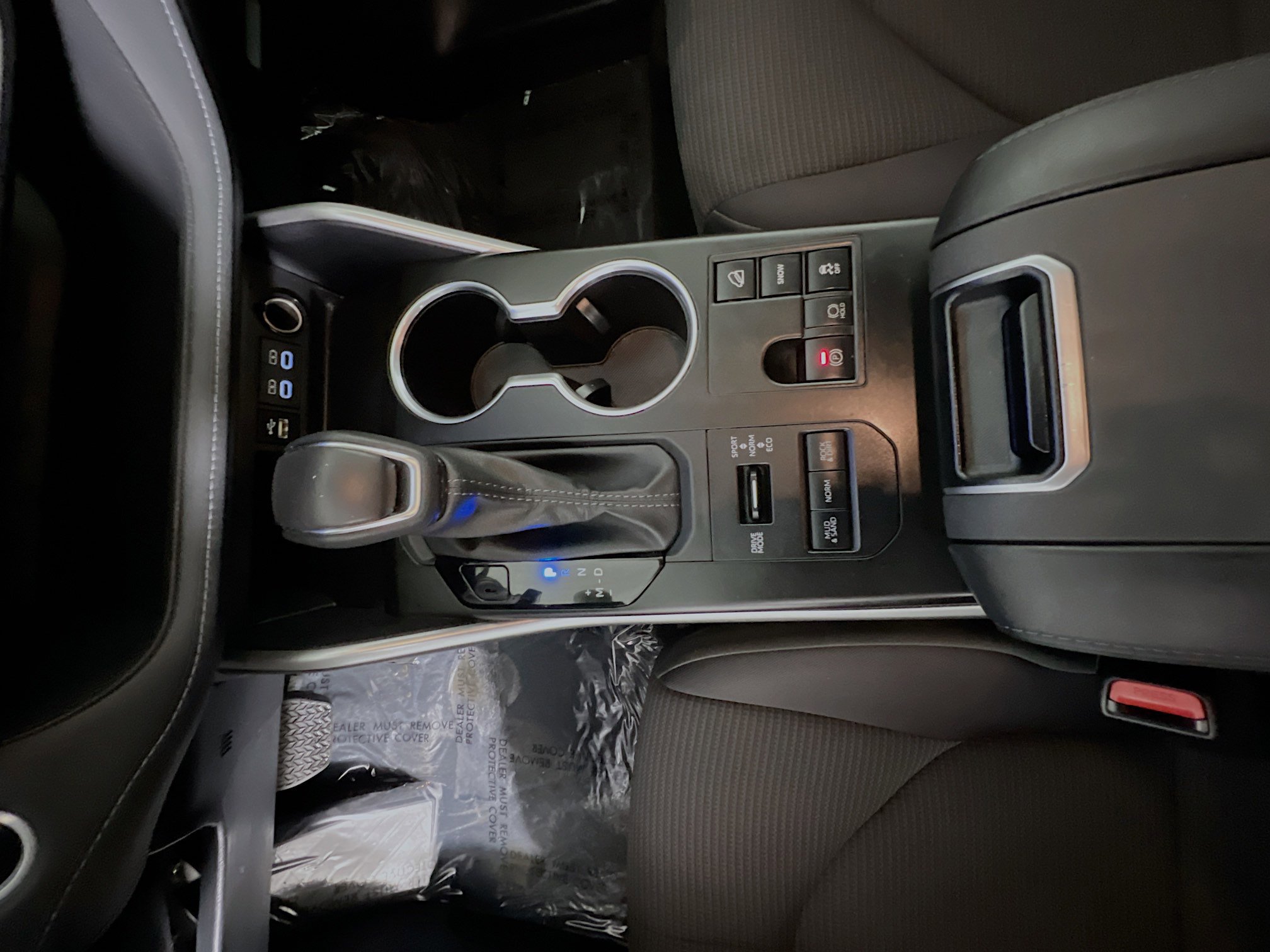 Used 2024 Toyota Highlander LE AWD/4WD image 25