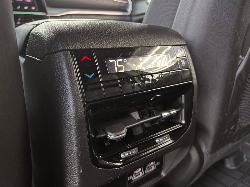 Used 2023 Jeep Grand Cherokee L Laredo image 20