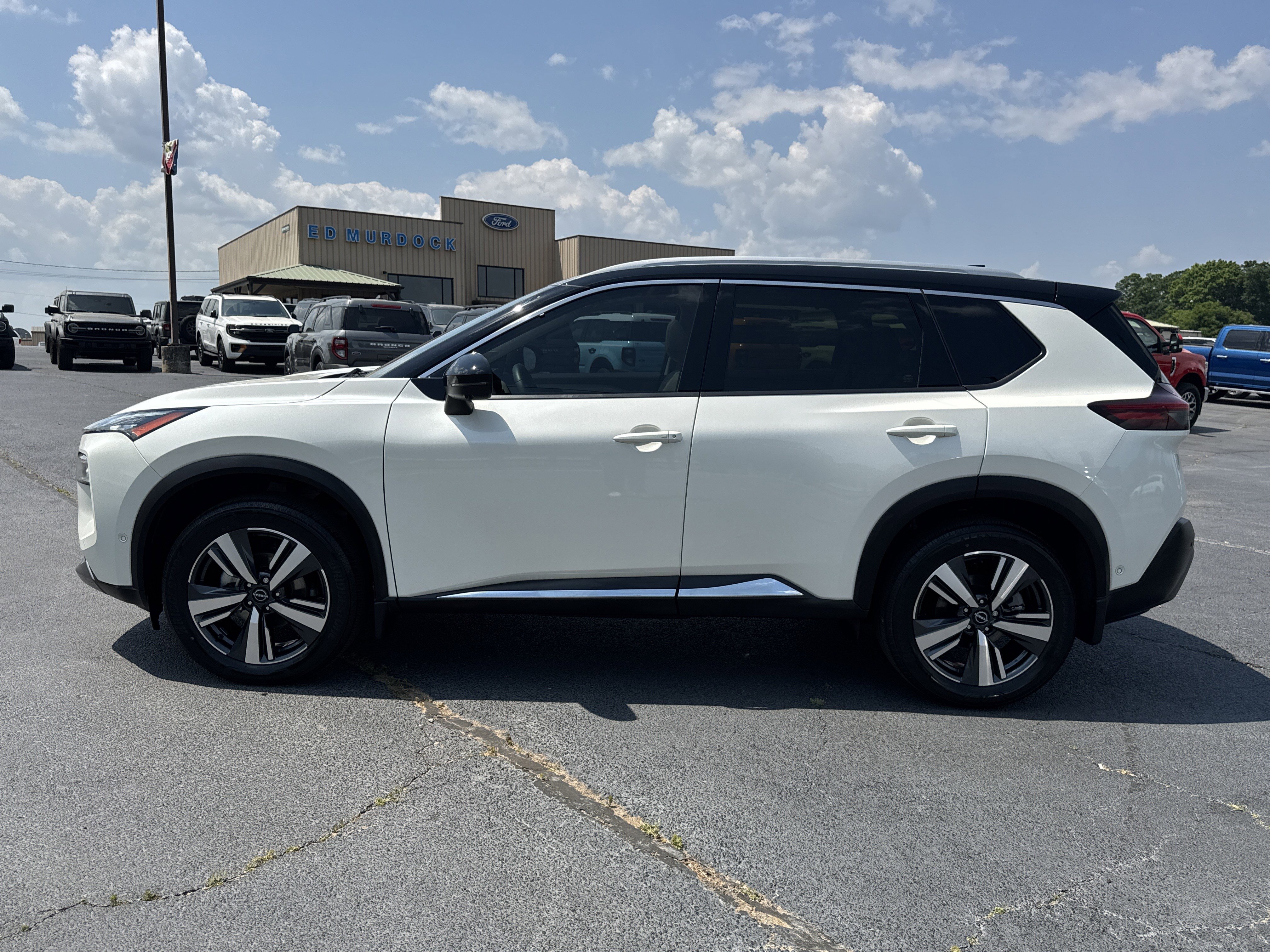 Used 2023 Nissan Rogue SL w/ SL Premium Package FWD image 8