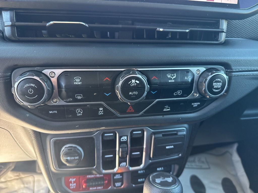 Used 2025 Jeep Wrangler Unlimited Rubicon image 19