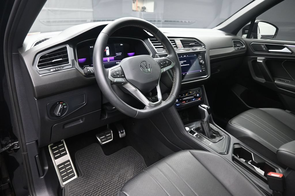 Used 2023 Volkswagen Tiguan SE R-Line FWD image 17