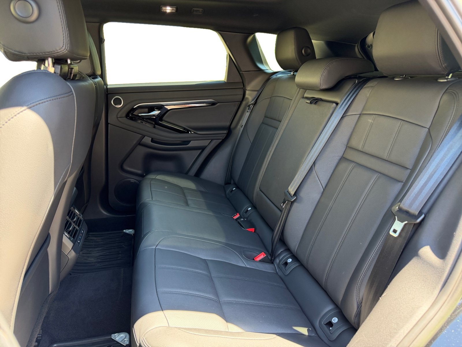 Used 2023 Land Rover Range Rover Evoque R-Dynamic SE AWD/4WD image 16