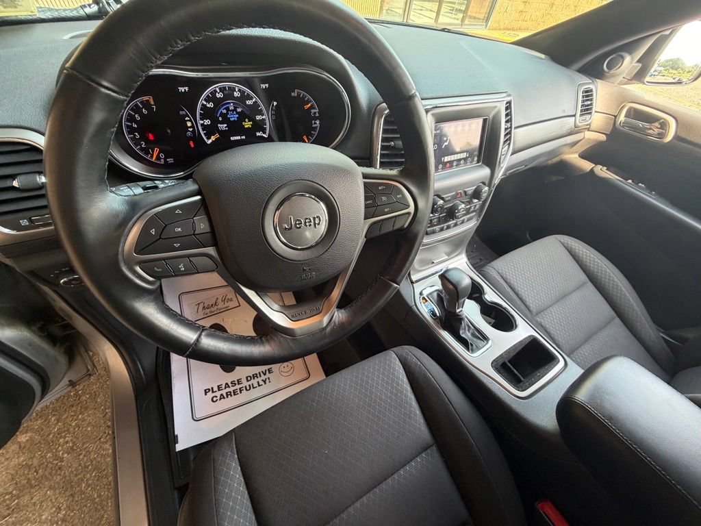 Used 2021 Jeep Grand Cherokee Laredo AWD/4WD image 19