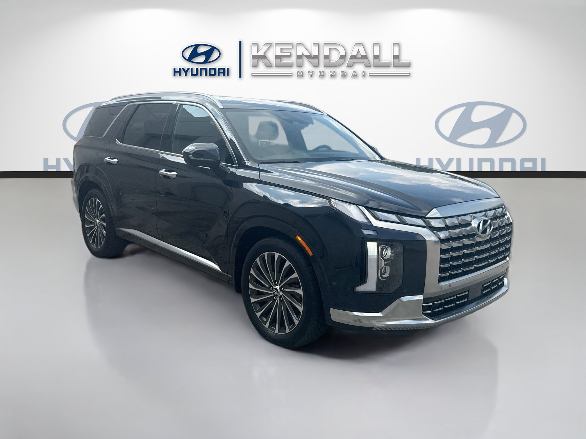Used 2023 Hyundai Palisade Calligraphy FWD image 1