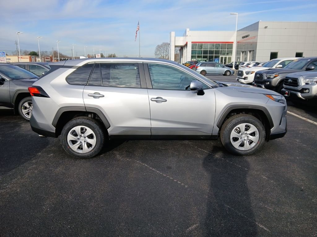 New 2025 Toyota RAV4 LE image 5