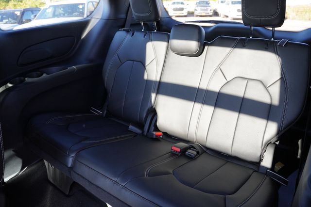 New 2026 Chrysler Pacifica Select AWD/4WD image 12
