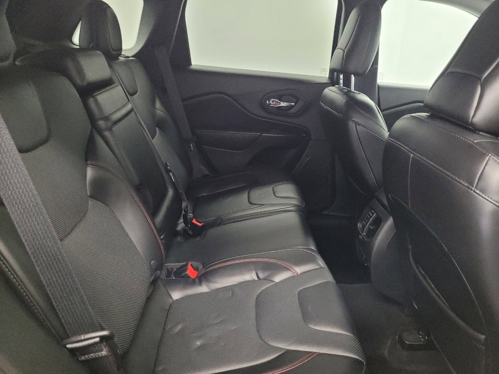 Used 2019 Jeep Cherokee Trailhawk AWD/4WD image 19