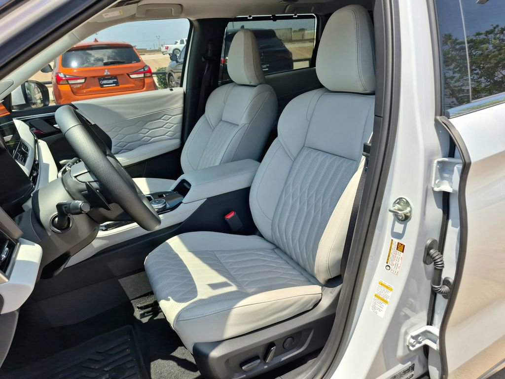 Used 2025 Mitsubishi Outlander SEL FWD image 13